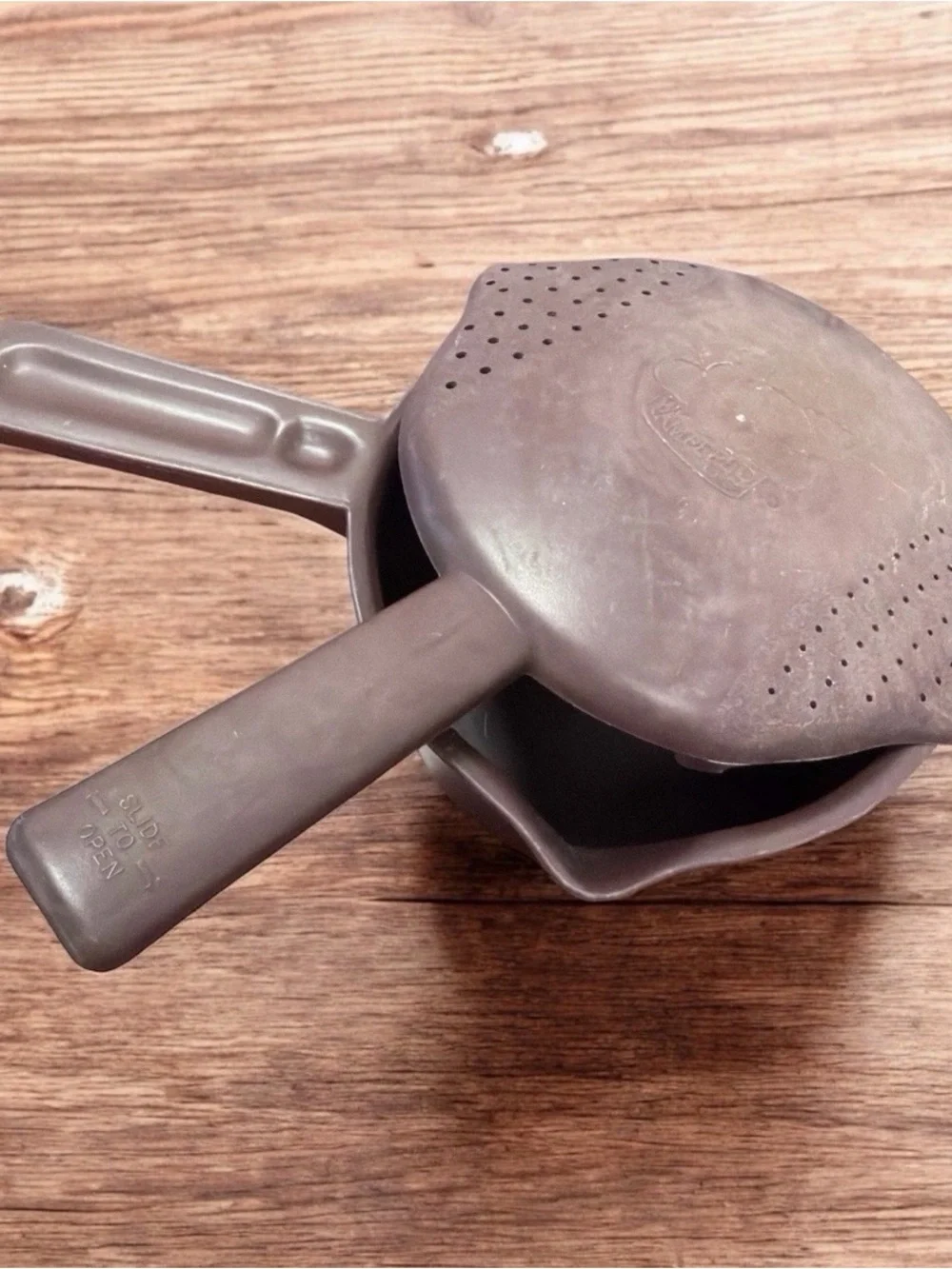 The Pampered Chef brown colander with handle #cooking #kitchen